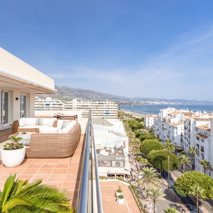 Exquisite penthouse offering breathtaking panoramic views of the sea nestled within the renowned Puerto Banus Marina Picture