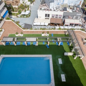 Exquisite penthouse offering breathtaking panoramic views of the sea nestled within the renowned Puerto Banus Marina Picture 16