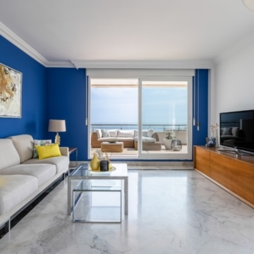 Exquisite penthouse offering breathtaking panoramic views of the sea nestled within the renowned Puerto Banus Marina Picture 8