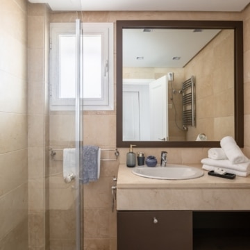 Exquisite penthouse offering breathtaking panoramic views of the sea nestled within the renowned Puerto Banus Marina Picture 10