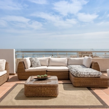 Exquisite penthouse offering breathtaking panoramic views of the sea nestled within the renowned Puerto Banus Marina Picture 1