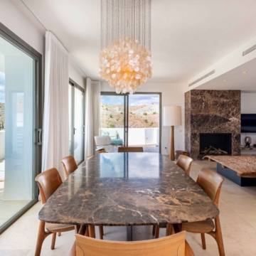Amazing penthouse in an exclusive residential complex Tee 5 with panoramic sea views in Los Flamingos Golf Resort, Benahavis Picture 6