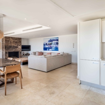 Amazing penthouse in an exclusive residential complex Tee 5 with panoramic sea views in Los Flamingos Golf Resort, Benahavis Picture 10