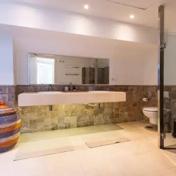 Amazing penthouse in an exclusive residential complex Tee 5 with panoramic sea views in Los Flamingos Golf Resort, Benahavis Picture 7
