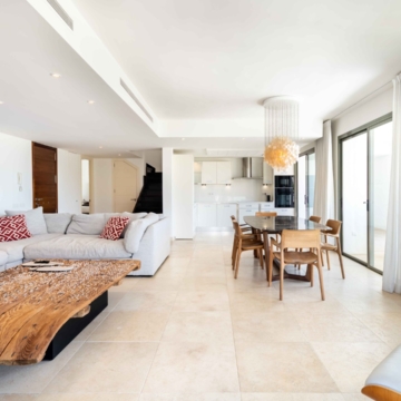 Amazing penthouse in an exclusive residential complex Tee 5 with panoramic sea views in Los Flamingos Golf Resort, Benahavis Picture 8