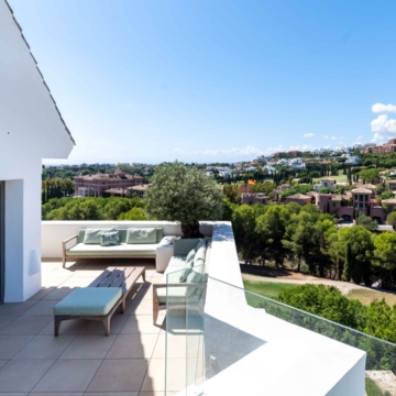 Amazing penthouse in an exclusive residential complex Tee 5 with panoramic sea views in Los Flamingos Golf Resort, Benahavis Picture 33