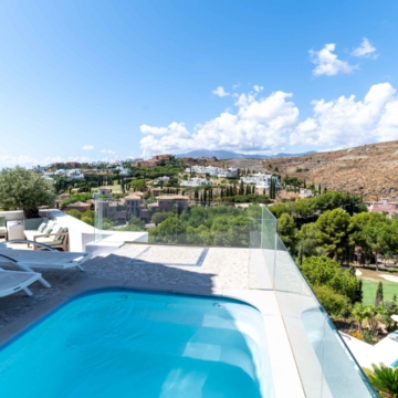 Amazing penthouse in an exclusive residential complex Tee 5 with panoramic sea views in Los Flamingos Golf Resort, Benahavis Picture 34