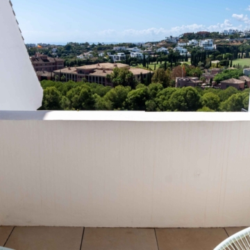 Amazing penthouse in an exclusive residential complex Tee 5 with panoramic sea views in Los Flamingos Golf Resort, Benahavis Picture 17