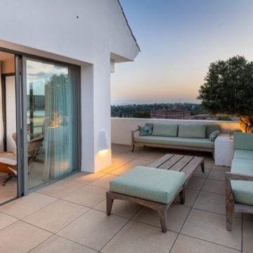 Amazing penthouse in an exclusive residential complex Tee 5 with panoramic sea views in Los Flamingos Golf Resort, Benahavis Picture 22