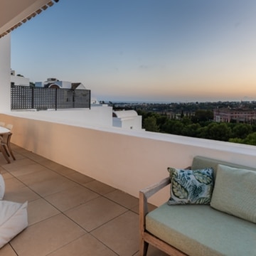 Amazing penthouse in an exclusive residential complex Tee 5 with panoramic sea views in Los Flamingos Golf Resort, Benahavis Picture 23