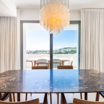 Amazing penthouse in an exclusive residential complex Tee 5 with panoramic sea views in Los Flamingos Golf Resort, Benahavis Picture 11
