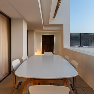 Amazing penthouse in an exclusive residential complex Tee 5 with panoramic sea views in Los Flamingos Golf Resort, Benahavis Picture 37