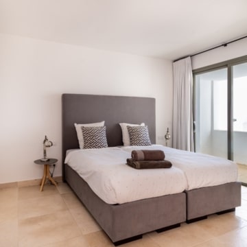 Amazing penthouse in an exclusive residential complex Tee 5 with panoramic sea views in Los Flamingos Golf Resort, Benahavis Picture 34