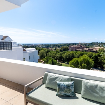 Amazing penthouse in an exclusive residential complex Tee 5 with panoramic sea views in Los Flamingos Golf Resort, Benahavis Picture 19
