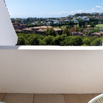 Amazing penthouse in an exclusive residential complex Tee 5 with panoramic sea views in Los Flamingos Golf Resort, Benahavis Picture 33