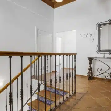 Exceptional five bedroom townhouse in La Perla de la Heredia, Benahavís Picture 7