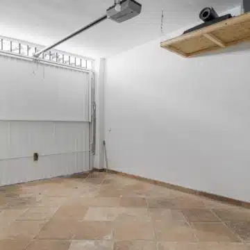 Exceptional five bedroom townhouse in La Perla de la Heredia, Benahavís Picture 19