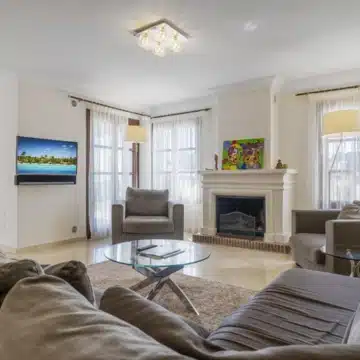 Exceptional five bedroom townhouse in La Perla de la Heredia, Benahavís Picture 2