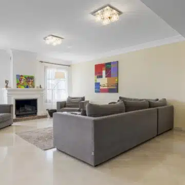 Exceptional five bedroom townhouse in La Perla de la Heredia, Benahavís Picture 20