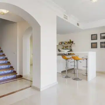 Exceptional five bedroom townhouse in La Perla de la Heredia, Benahavís Picture 4