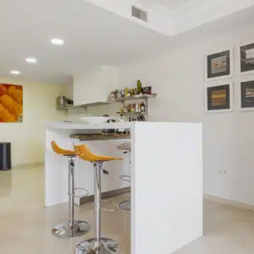 Exceptional five bedroom townhouse in La Perla de la Heredia, Benahavís Picture 21