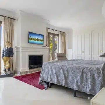 Exceptional five bedroom townhouse in La Perla de la Heredia, Benahavís Picture 11