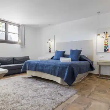 Exceptional five bedroom townhouse in La Perla de la Heredia, Benahavís Picture 3