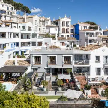 Exceptional five bedroom townhouse in La Perla de la Heredia, Benahavís Picture 35