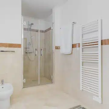 Exceptional five bedroom townhouse in La Perla de la Heredia, Benahavís Picture 13