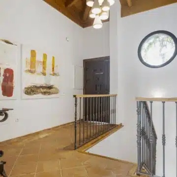Exceptional five bedroom townhouse in La Perla de la Heredia, Benahavís Picture 18