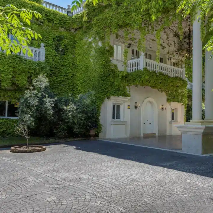 Majestic villa in sought-after residential area of Rocio de Nagüeles, Marbella Golden Mile Picture