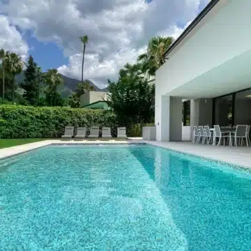 Modern villa with spectacular views in La Carolina, Marbella Golden Mile Picture 4
