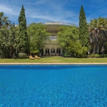 Majestic villa in sought-after residential area of Rocio de Nagüeles, Marbella Golden Mile Picture 9