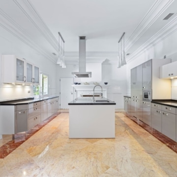 Majestic villa in sought-after residential area of Rocio de Nagüeles, Marbella Golden Mile Picture 6