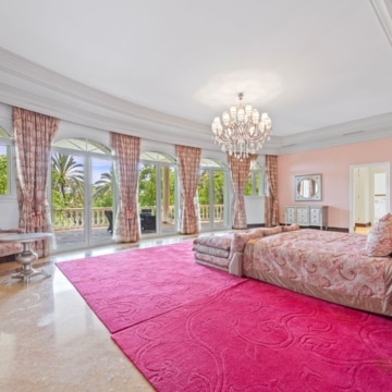 Majestic villa in sought-after residential area of Rocio de Nagüeles, Marbella Golden Mile Picture 13