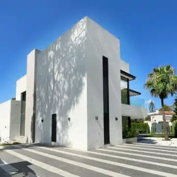 Modern villa with spectacular views in La Carolina, Marbella Golden Mile Picture 3