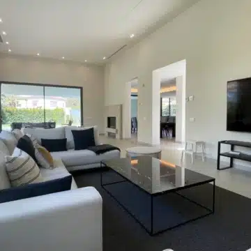 Modern villa with spectacular views in La Carolina, Marbella Golden Mile Picture 0