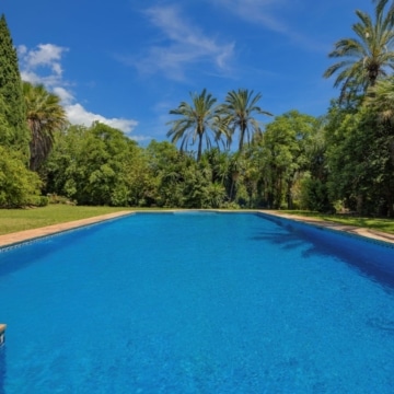 Majestic villa in sought-after residential area of Rocio de Nagüeles, Marbella Golden Mile Picture 11