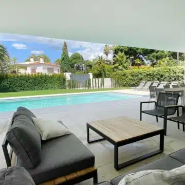 Modern villa with spectacular views in La Carolina, Marbella Golden Mile Picture 2