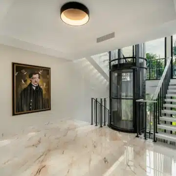 Stunning villa offering panoramic views of the mountains in the prestigious gated community of Sierra Blanca, Marbella Picture 10