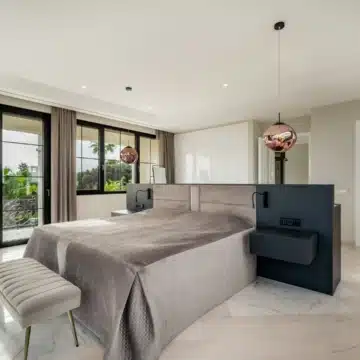 Stunning villa offering panoramic views of the mountains in the prestigious gated community of Sierra Blanca, Marbella Picture 9