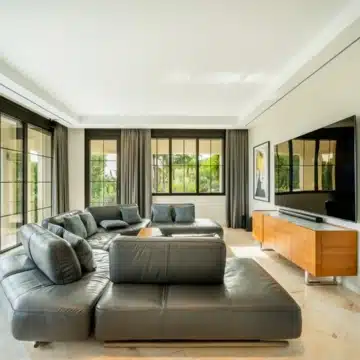 Stunning villa offering panoramic views of the mountains in the prestigious gated community of Sierra Blanca, Marbella Picture 12