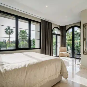 Stunning villa offering panoramic views of the mountains in the prestigious gated community of Sierra Blanca, Marbella Picture 20