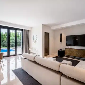 Stunning villa offering panoramic views of the mountains in the prestigious gated community of Sierra Blanca, Marbella Picture 25