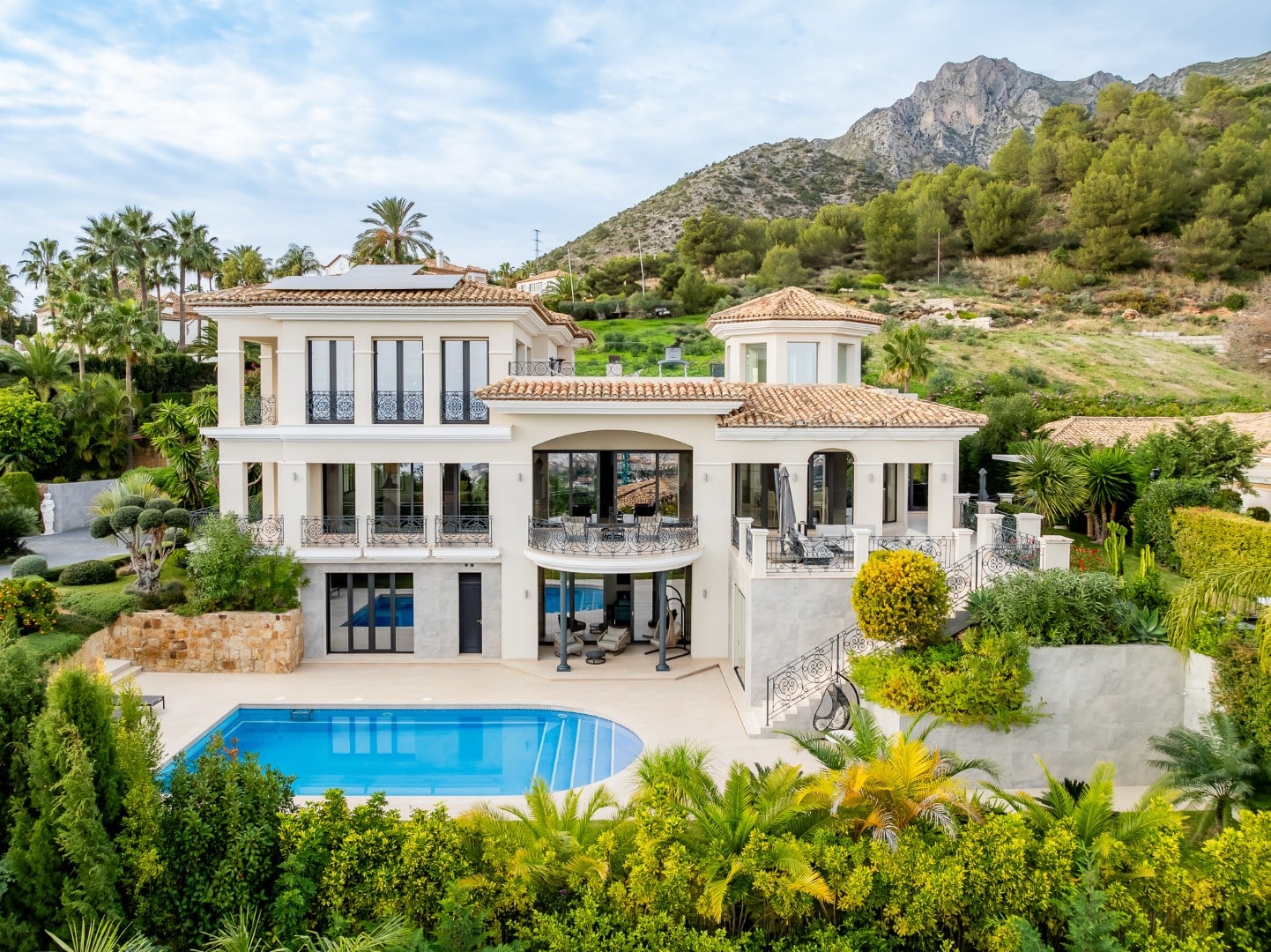 Villa Sierra Blanca Realista Real Estate Marbella 32