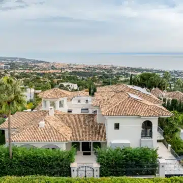 Stunning villa offering panoramic views of the mountains in the prestigious gated community of Sierra Blanca, Marbella Picture 0
