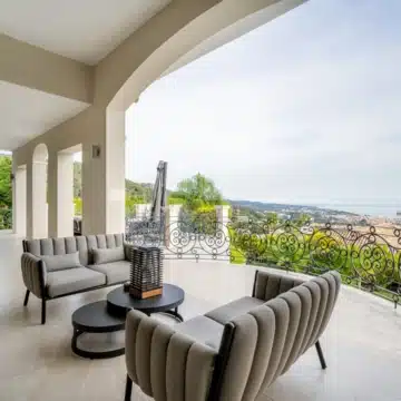 Stunning villa offering panoramic views of the mountains in the prestigious gated community of Sierra Blanca, Marbella Picture 1