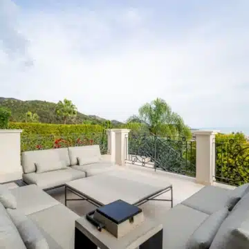 Stunning villa offering panoramic views of the mountains in the prestigious gated community of Sierra Blanca, Marbella Picture 13