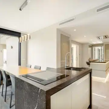 Stunning villa offering panoramic views of the mountains in the prestigious gated community of Sierra Blanca, Marbella Picture 14