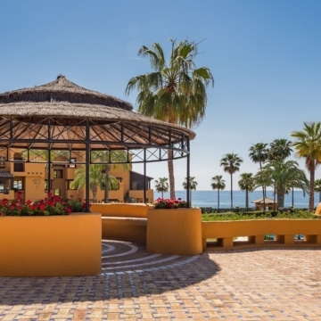 Beachfront apartment with Mediterranean Sea views in the prestigious Los Granados del Mar, Estepona Picture 12